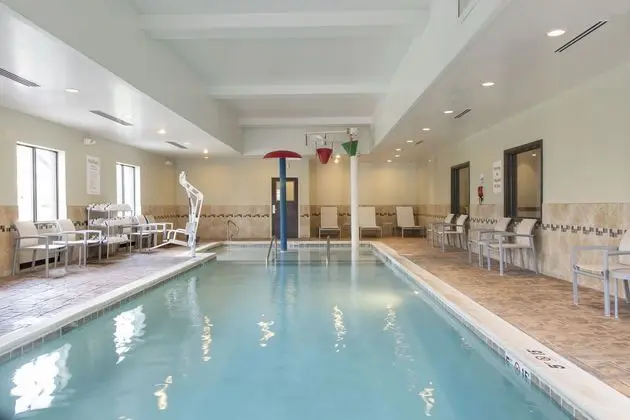 Holiday Inn Express & Suites - New Philadelphia - Havuz