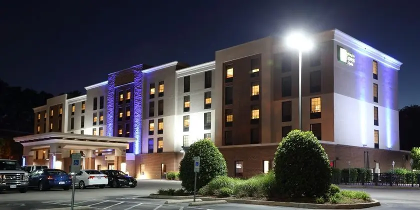 Holiday Inn Express and Suites Newport News