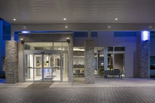 HOLIDAY INN EXPRESS AND SUITES NORTH BRUNSWICK - Dış Mekan
