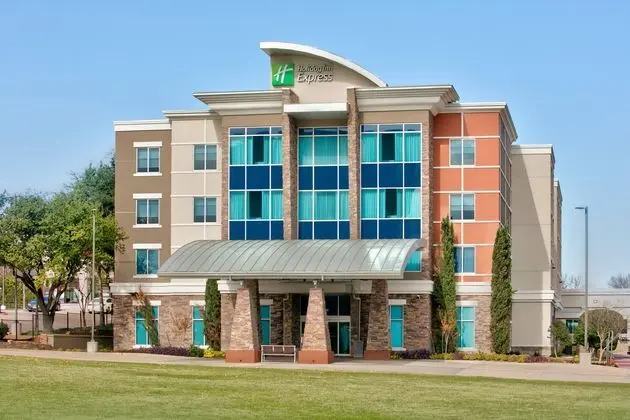 Holiday Inn Express and Suites North Dallas at Pre - Dış Mekan