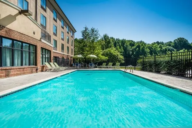 Holiday Inn Express and Suites North East - Havuz