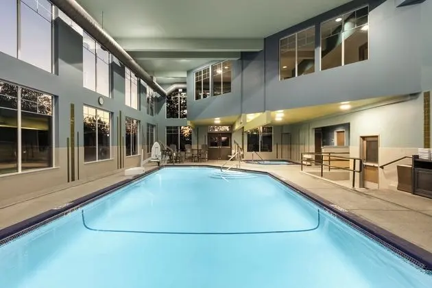 Holiday Inn Express Hotel & Suites North Sequim - Havuz