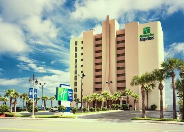 Holiday Inn Express & Suites Oceanfront
