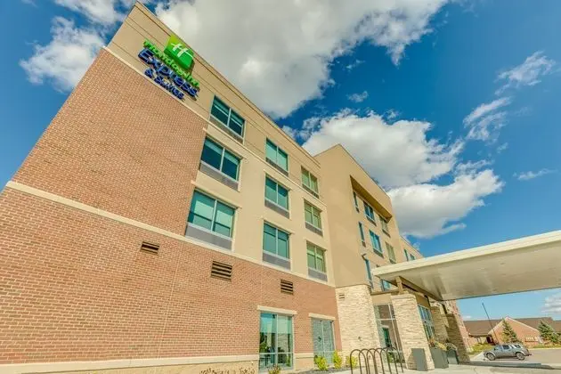 HOLIDAY INN EXPRESS AND SUITES OKEMOS - UNIVERSITY