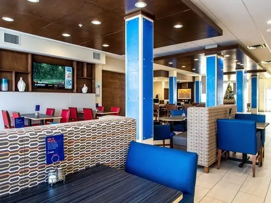 Holiday Inn Express & Suites Oklahoma City Airport, an IHG Hotel - Lobi