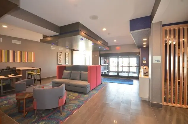 Holiday Inn Express and Suites Oklahoma City Mid A - Dış Mekan