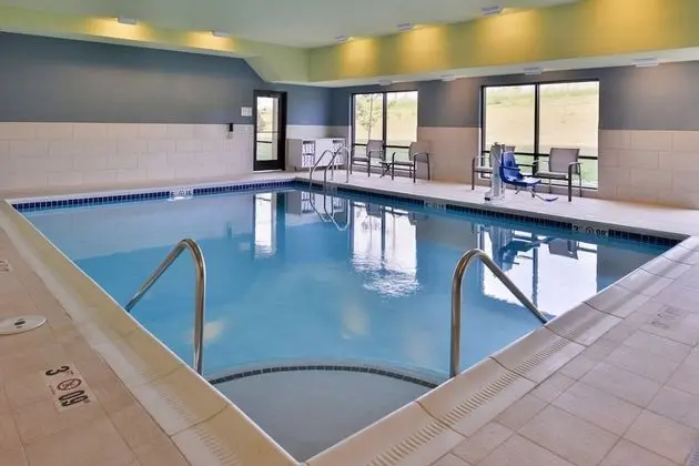 Holiday Inn Express & Suites Olathe West, an IHG Hotel - Havuz
