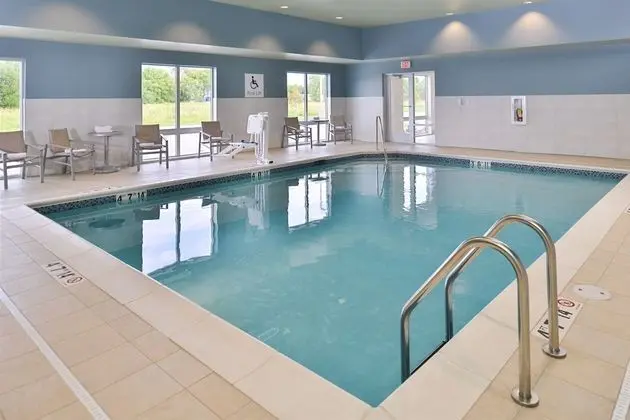 Holiday Inn Express & Suites Omaha Airport, an IHG Hotel - Havuz