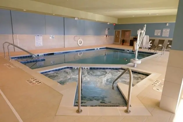 Holiday Inn Express & Suites Onalaska La Crosse Area, an IHG Hotel - Havuz