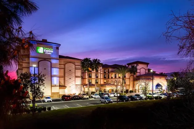 Holiday Inn Express and Suites Ontario Airport