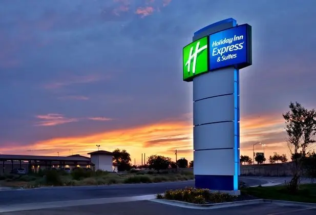 Holiday Inn Express and Suites Ontario - Dış Mekan