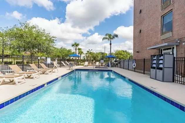 Holiday Inn Express and Suites Orange City - Havuz