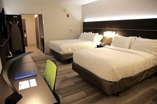 Holiday Inn Express and Suites Oswego