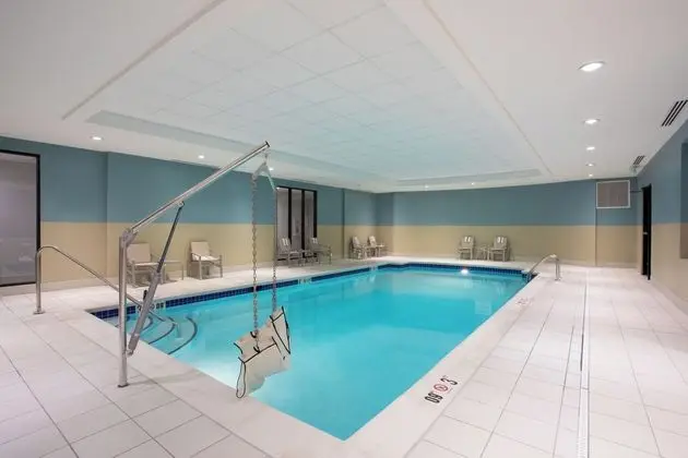Holiday Inn Express and Suites Owings Mills-Baltim - Havuz