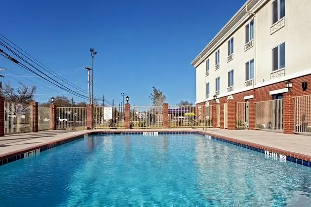 Holiday Inn Express and Suites Ozona - Havuz