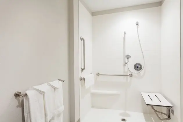Holiday Inn Express and Suites Panama City Beach - - Oda