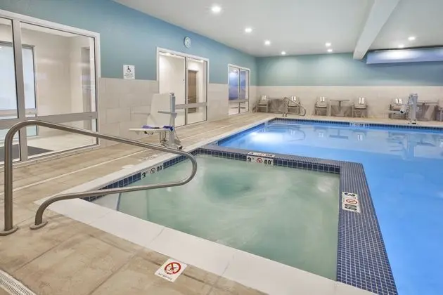 Holiday Inn Express and Suites Parkersburg East - Havuz