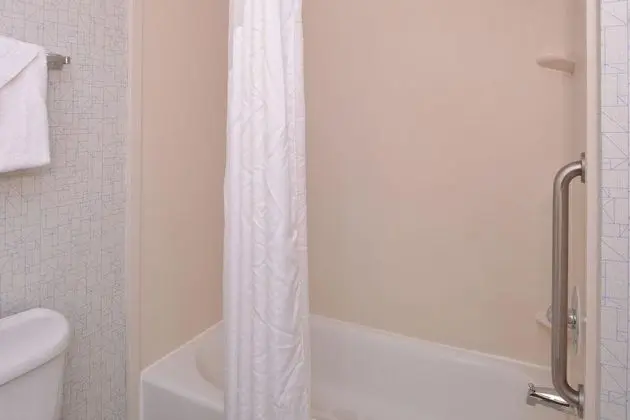Holiday Inn Express and Suites Parkersburg Mineral