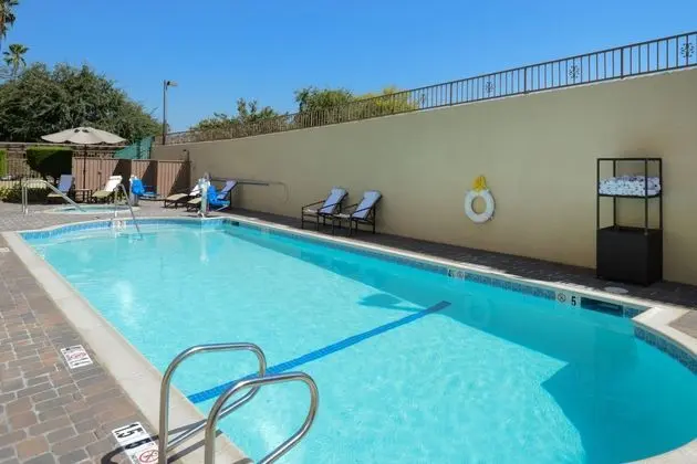 Holiday Inn Express Hotel&Suites Pasadena - Havuz