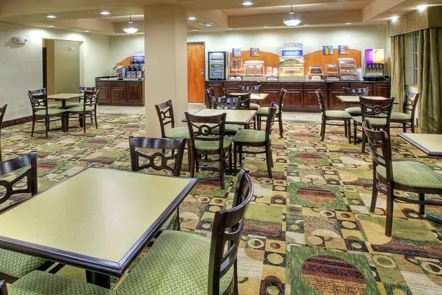 Holiday Inn Express Hotel & Suites Pecos