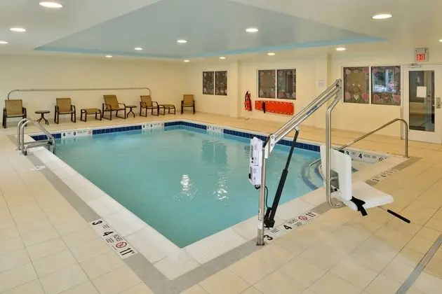 Holiday Inn Express Suites Peekskill-Lower Hudson - Havuz