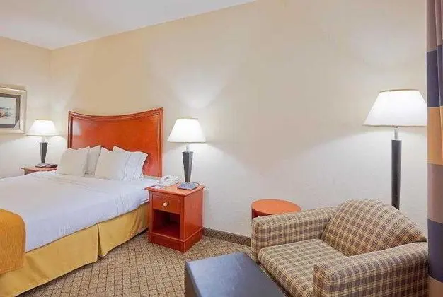 Holiday Inn Express & Suites Pensacola