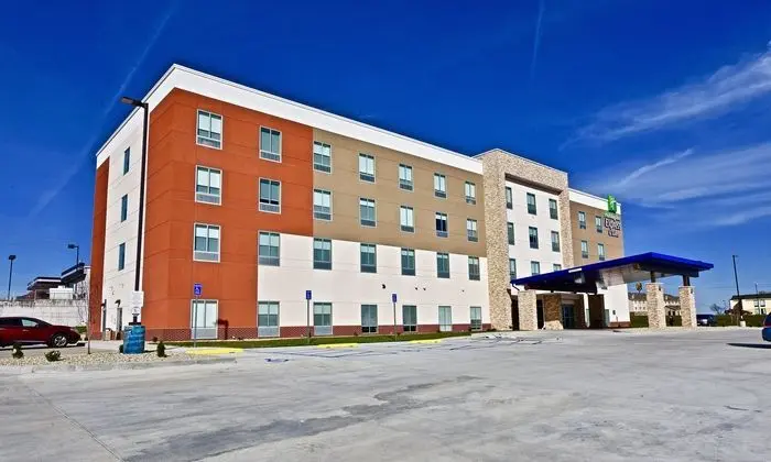 HOLIDAY INN EXPRESS AND SUITES PERRYVILLE I-55