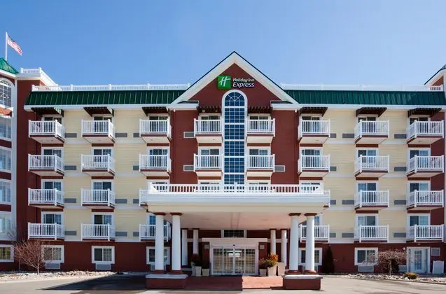 Holiday Inn Express and Suites Petoskey