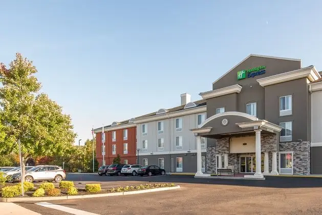 Holiday Inn Express and Suites Philadelphia Mt. La
