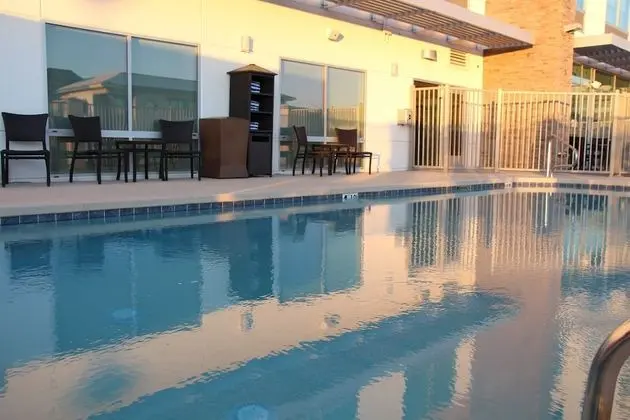 Holiday Inn Express & Suites Phoenix - Airport North, an IHG Hotel - Havuz
