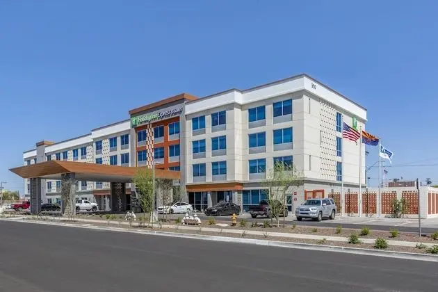 Holiday Inn Express & Suites Phoenix Dwtn - State Capitol, an IHG Hotel