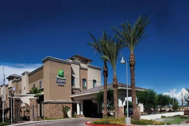 Holiday Inn Express & Suites Phoenix-Glendale