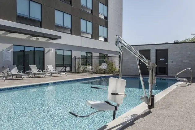 Holiday Inn Express & Suites Phoenix North - Happy Valley, an IHG Hotel - Havuz
