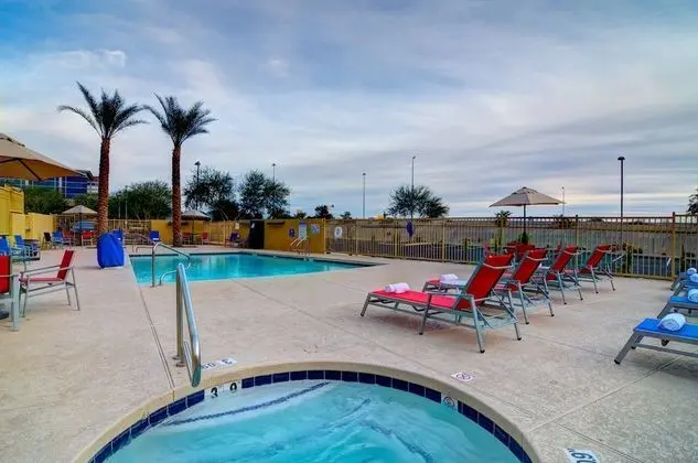 Holiday Inn Express Hotel & Suites Phoenix North Scottsdale, an IHG Hotel - Havuz