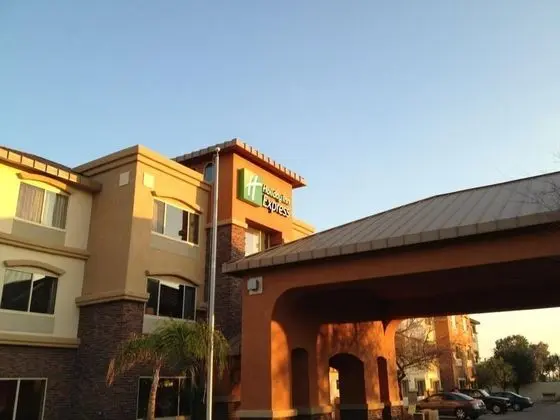 Holiday Inn Express & Suites Phoenix Tempe-Univers