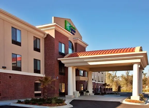 Holiday Inn Express and Suites Picayune Stennis Sp