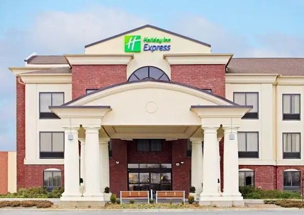 Holiday Inn Express and Suites Pine Bluff Pines Ma