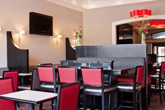 Holiday Inn Express and Suites Pittsburgh South Si