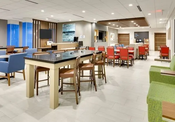 Holiday Inn Express & Suites Plano - The Colony, an IHG Hotel - Lobi
