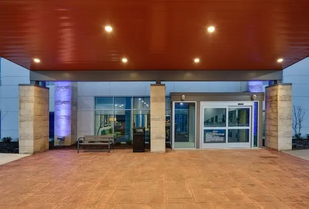 Holiday Inn Express and Suites Plano East