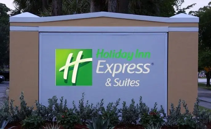 Holiday Inn Express Hotel & Suites Plantation