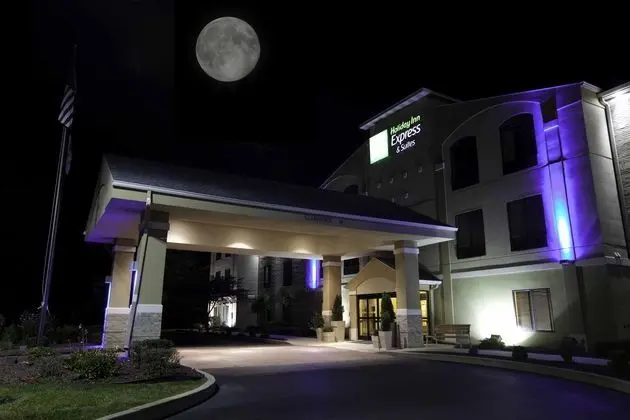 Holiday Inn Express and Suites Plymouth