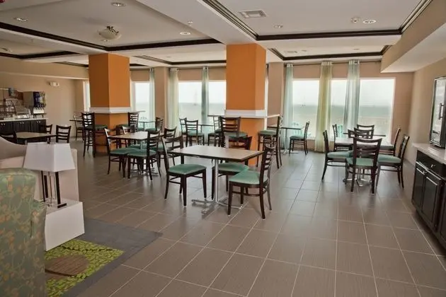 Holiday Inn Express Hotel & Suites Port Lavaca