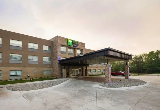 Holiday Inn Express & Suites Portage