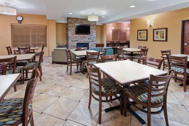 Holiday Inn Express and Suites Portland Jantzen Be