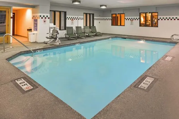 Holiday Inn Express and Suites Portland Jantzen Be - Havuz