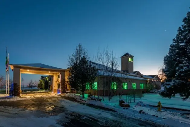Holiday Inn Express and Suites Raton