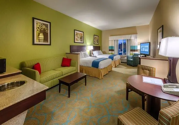 Holiday Inn Express and Suites Red Bluff South Red