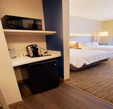 HOLIDAY INN EXPRESS AND SUITES Rehoboth Beach