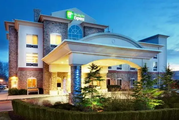 Holiday Inn Express Hotel & Suites Riverhead
